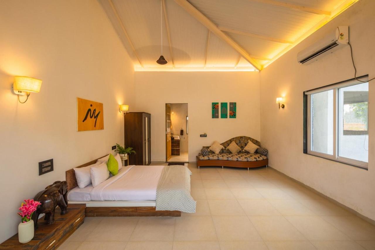 Saffronstays Turquoise Maison, Карджат Экстерьер фото